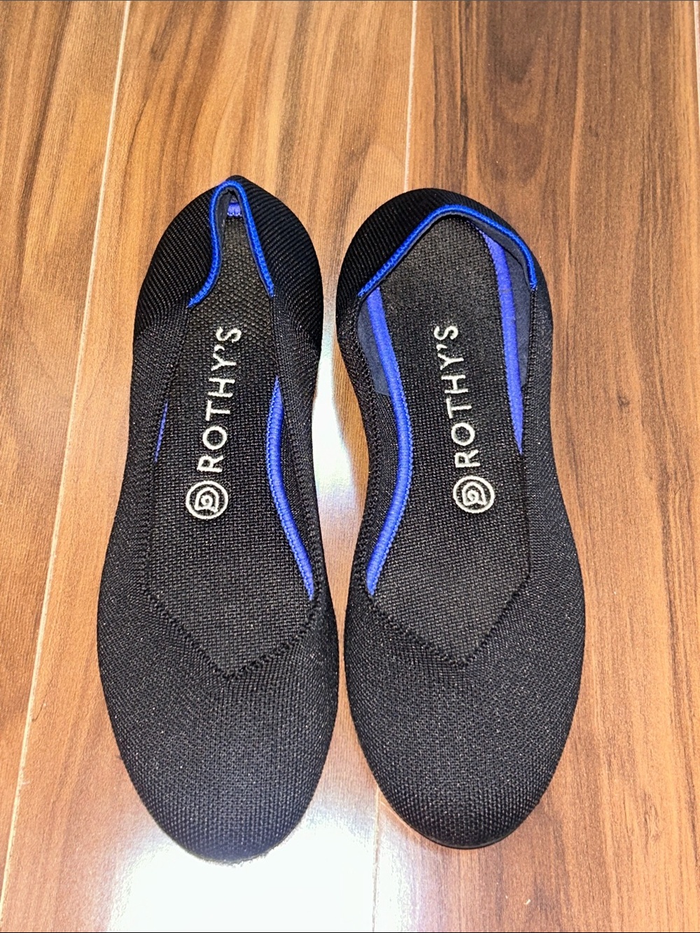 Size 8.5 black Rothy’s shoes